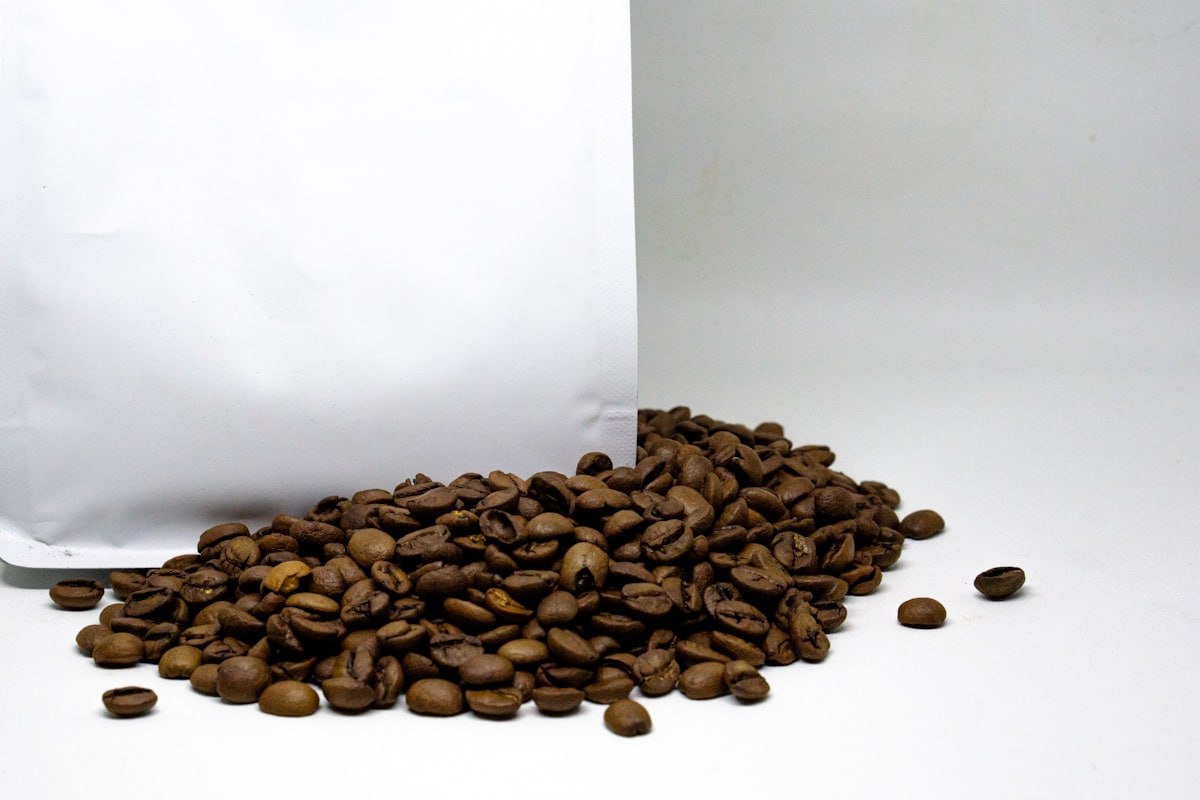 Custom Coffee Pouches: How to Choose the Right Bag for Freshness, Valve, and Shelf Appeal